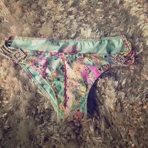New Victoria’s Secret Cheek Bottoms- Medium